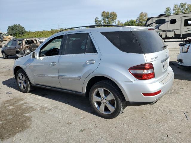 4JGBB8GB0BA661111 - 2011 MERCEDES-BENZ ML 350 4MATIC SILVER photo 2