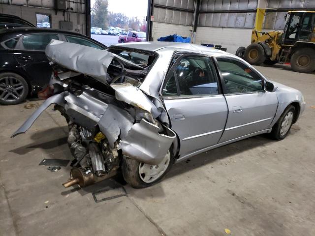 1HGCG5644WA022619 - 1998 HONDA ACCORD LX SILVER photo 3