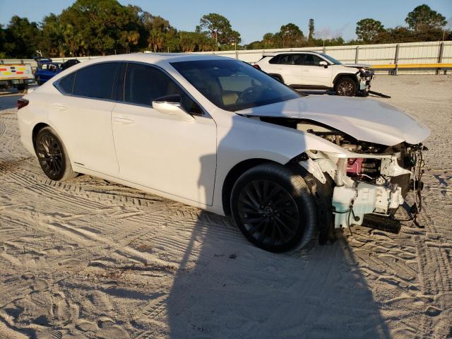 58AB21B19KU002781 - 2019 LEXUS ES 300H WHITE photo 4