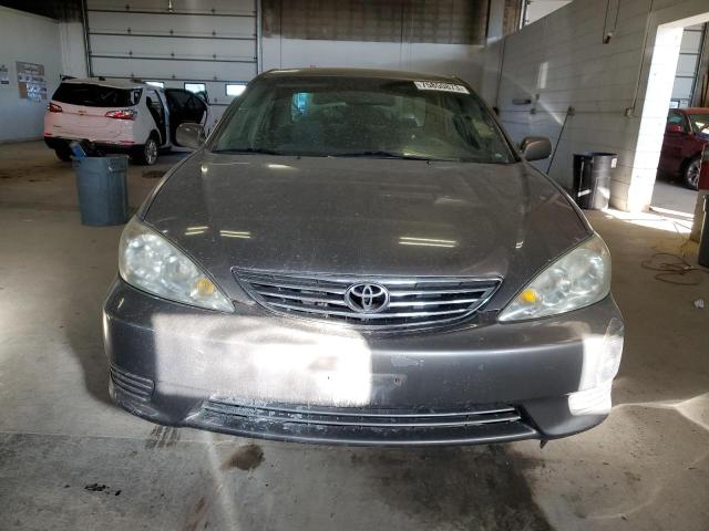 4T1BF32K26U630705 - 2006 TOYOTA CAMRY LE GRAY photo 5