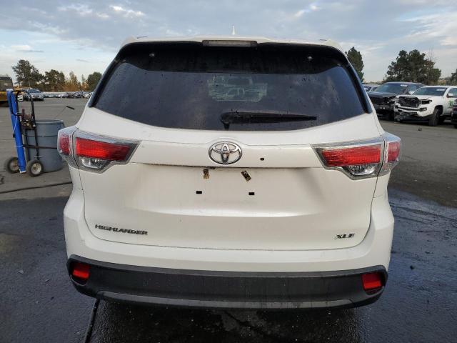 5TDKKRFH0GS172640 - 2016 TOYOTA HIGHLANDER XLE WHITE photo 6