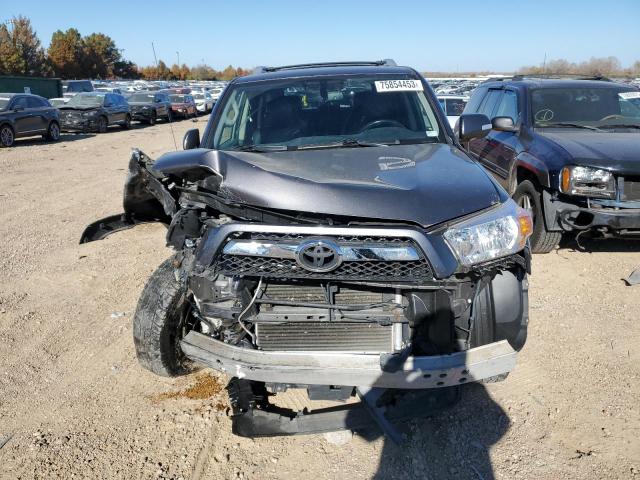 JTEBU5JR1D5133586 - 2013 TOYOTA 4RUNNER SR5 GRAY photo 5