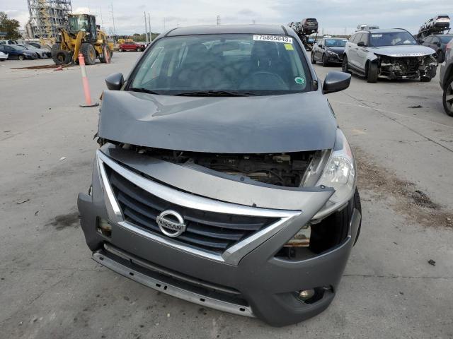 3N1CN7APXHL850593 - 2017 NISSAN VERSA S SILVER photo 5