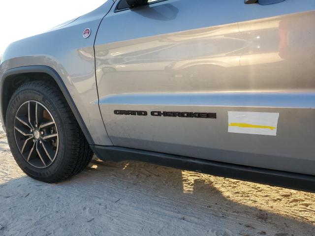 1C4RJFLT2JC258758 - 2018 JEEP GRAND CHER TRAILHAWK 银色 照片 13