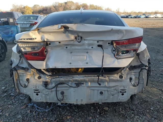 1HGCV1F41KA104302 - 2019 HONDA ACCORD EX WHITE photo 6