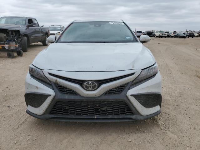 4T1T11AK8RU237675 - 2024 TOYOTA CAMRY SE NIGHT SHADE WHITE photo 5