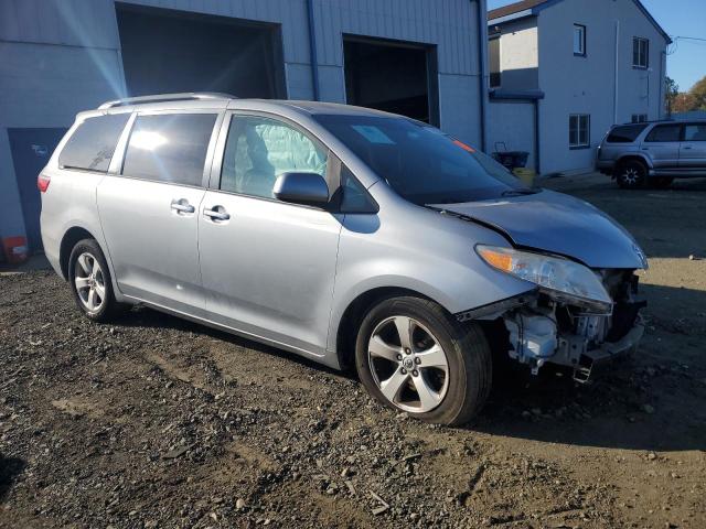 5TDKK3DC9GS738993 - 2016 TOYOTA SIENNA LE SILVER photo 4