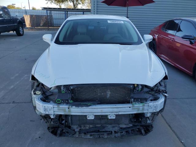 3FA6P0HD7HR235736 - 2017 FORD FUSION SE WHITE photo 5