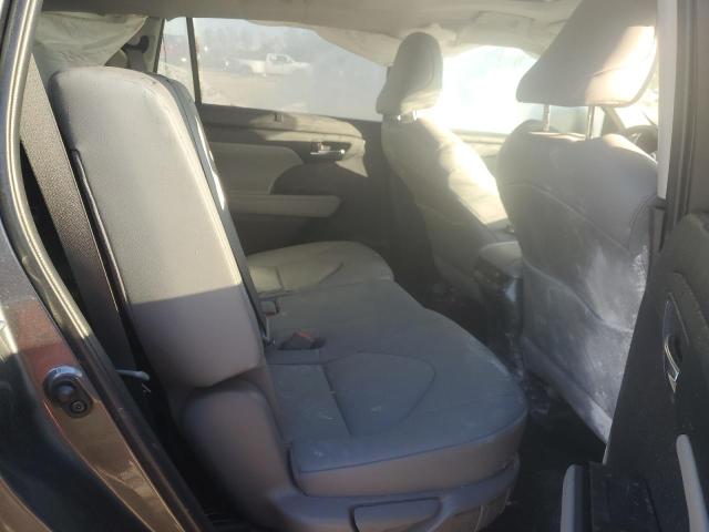 5TDGZRBH0NS596260 - 2022 TOYOTA HIGHLANDER XLE GRAY photo 11