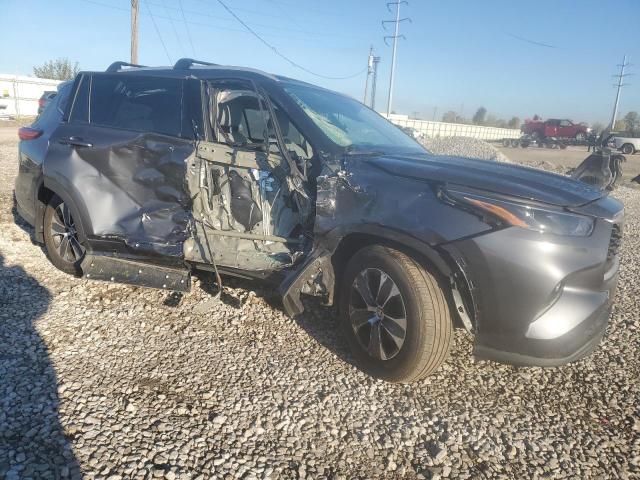 5TDGZRBH0NS596260 - 2022 TOYOTA HIGHLANDER XLE GRAY photo 4