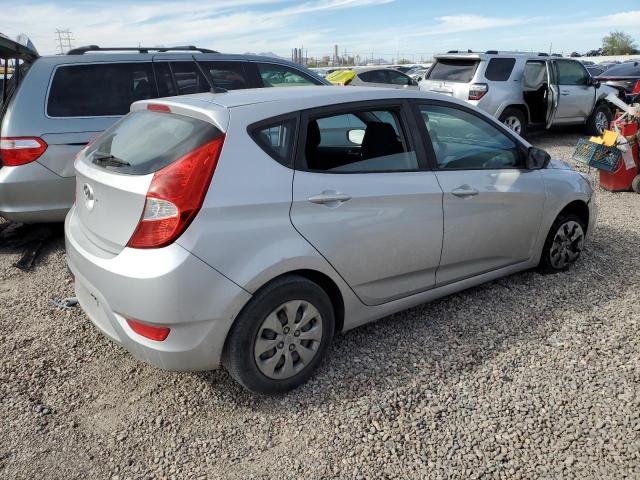 KMHCT5AE2HU342769 - 2017 HYUNDAI ACCENT SE SILVER photo 3