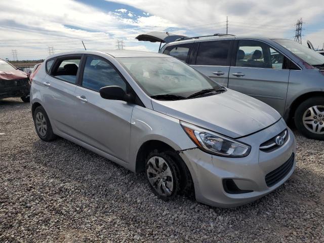 KMHCT5AE2HU342769 - 2017 HYUNDAI ACCENT SE SILVER photo 4