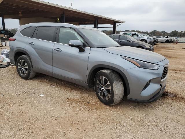 5TDGZRAH7NS115454 - 2022 TOYOTA HIGHLANDER XLE BLUE photo 4