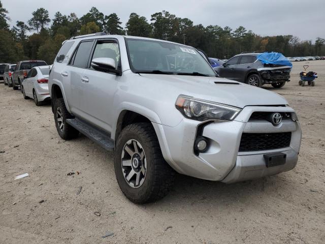 JTEBU5JRXJ5521475 - 2018 TOYOTA 4RUNNER SR5/SR5 PREMIUM ვერცხლისფერი ფოტო 4