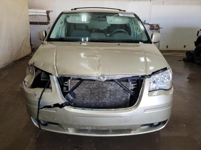 2A4RR5D13AR316555 - 2010 CHRYSLER TOWN & COU TOURING CREAM photo 5