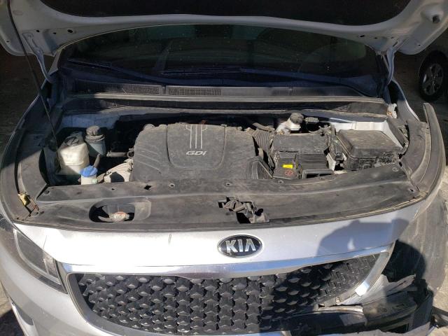 KNDMB5C13H6227558 - 2017 KIA SEDONA LX SILVER photo 12