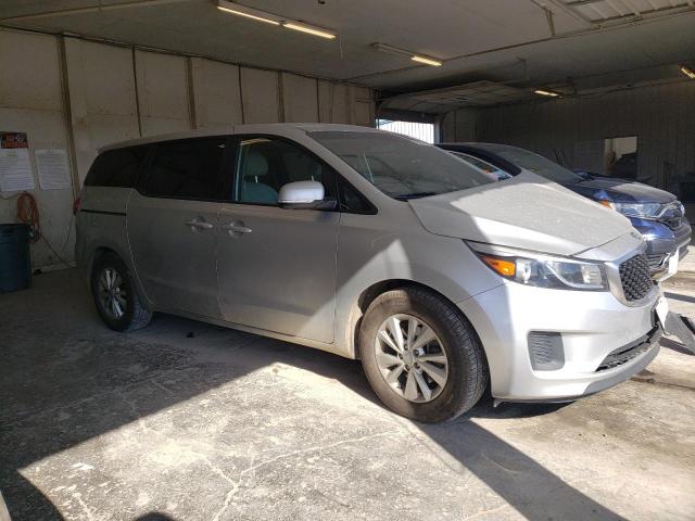 KNDMB5C13H6227558 - 2017 KIA SEDONA LX SILVER photo 4