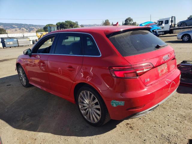 WAUSPBFFXHA054811 - 2017 AUDI A3 E-TRON PRESTIGE RED photo 2