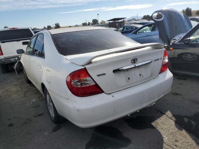 JTDBE32K420066953 - 2002 TOYOTA CAMRY LE WHITE photo 2