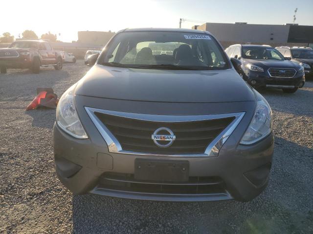 3N1CN7AP7JL871830 - 2018 NISSAN VERSA S CHARCOAL photo 5