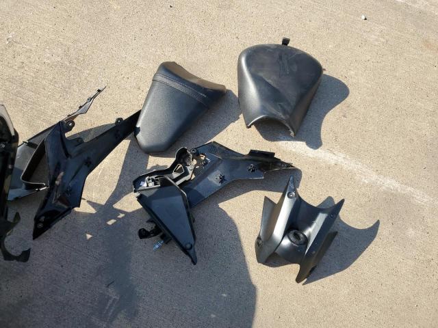 JKAEXEJ18HDA00593 - 2017 KAWASAKI EX650 J ნაცრისფერი ფოტო 9