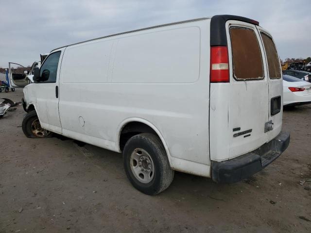 1GCWGFFA5B1129132 - 2011 CHEVROLET EXPRESS G2 WHITE photo 2