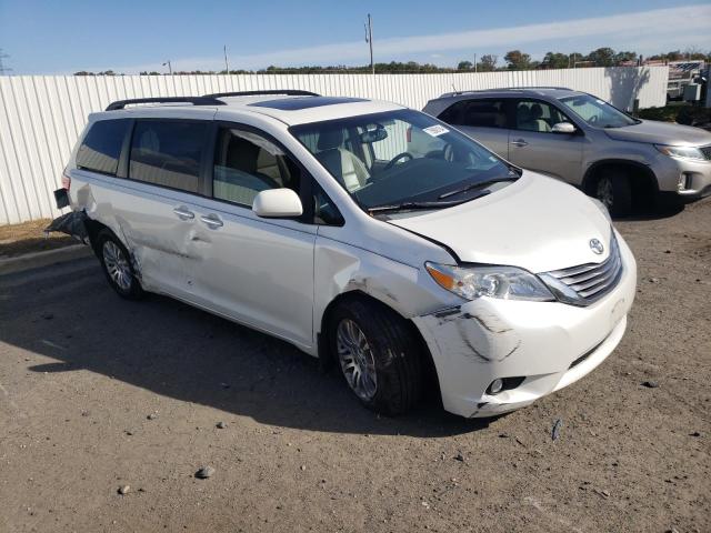 5TDYK3DC2GS711225 - 2016 TOYOTA SIENNA XLE WHITE photo 4