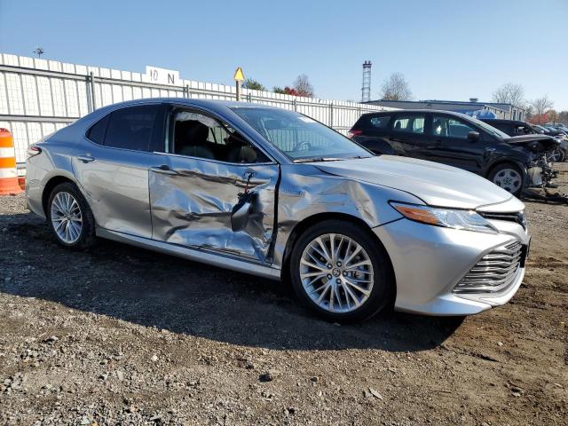 4T1F31AKXLU541301 - 2020 TOYOTA CAMRY XLE SILVER photo 4