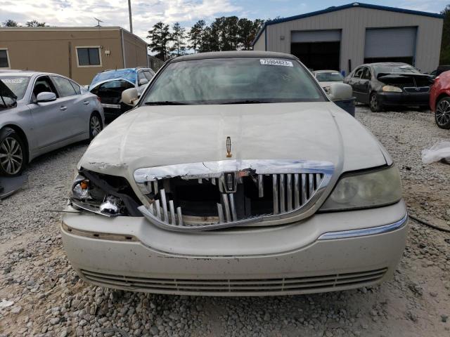 1LNHM81W45Y613431 - 2005 LINCOLN TOWN CAR SIGNATURE SILVER photo 5