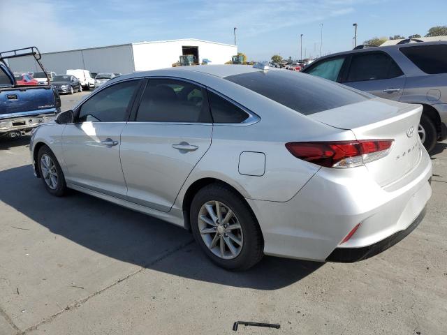 5NPE24AA2JH715915 - 2018 HYUNDAI SONATA ECO SILVER photo 2