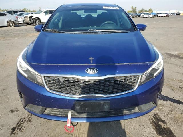 3KPFK4A72JE266698 - 2018 KIA FORTE LX BLUE photo 5