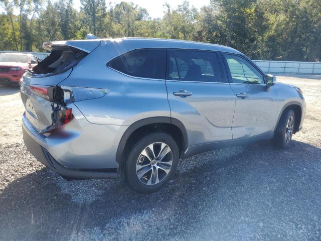 5TDGZRAH0NS105770 - 2022 TOYOTA HIGHLANDER XLE BLUE photo 3