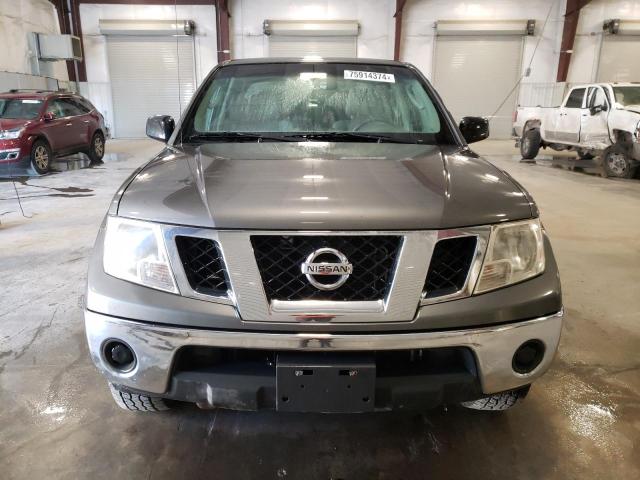 1N6AD07W49C423935 - 2009 NISSAN FRONTIER CREW CAB SE GRAY photo 5