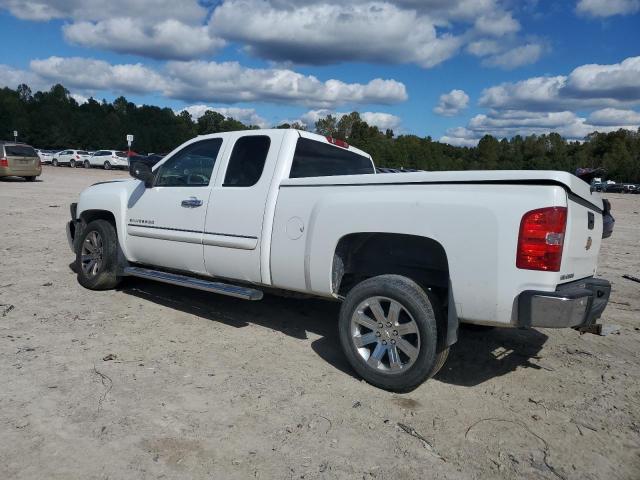 1GCRCSE08DZ258822 - 2013 CHEVROLET SILVERADO C1500 LT WHITE photo 2