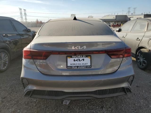 3KPF24AD8RE811806 - 2024 KIA FORTE LX GRAY photo 6