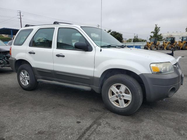 1FMYU02Z15KC45321 - 2005 FORD ESCAPE XLS WHITE photo 4