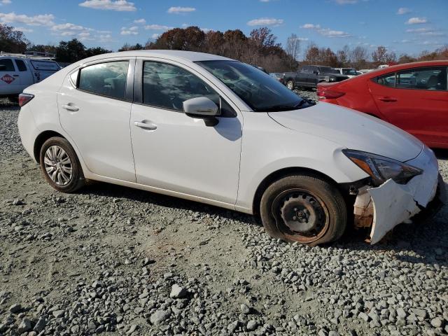 3MYDLBYV8LY711686 - 2020 TOYOTA YARIS L WHITE photo 4