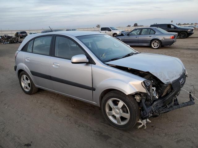 KNADE163X66132499 - 2006 KIA RIO 5 SILVER photo 4