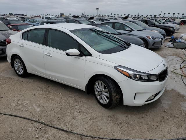 3KPFL4A72HE114900 - 2017 KIA FORTE LX WHITE photo 4