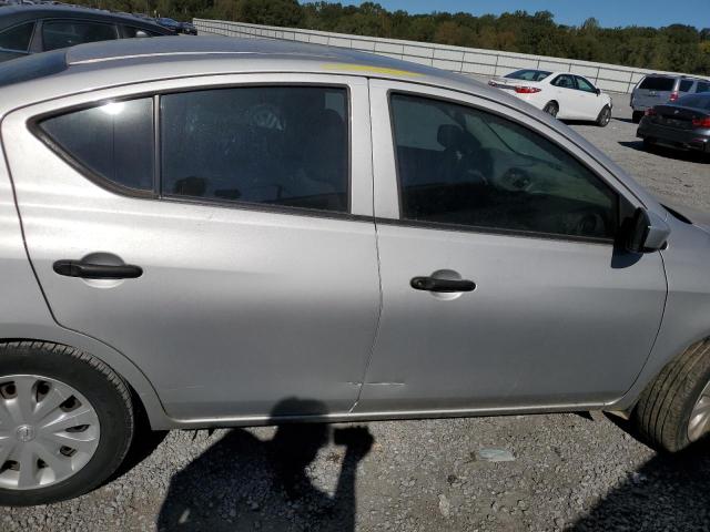 3N1CN7AP1JL806861 - 2018 NISSAN VERSA S SILVER photo 12