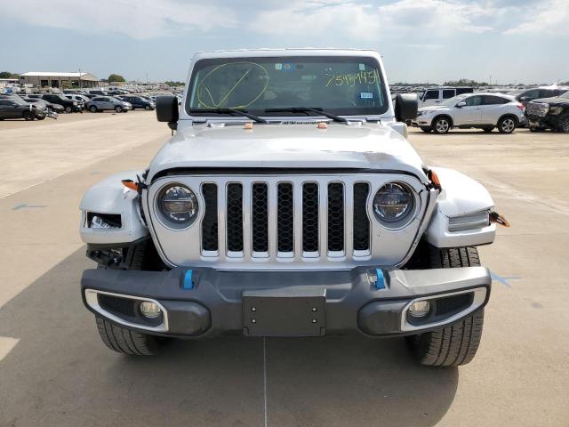 1C4JJXP61NW178752 - 2022 JEEP WRANGLER U SAHARA 4XE SILVER photo 5