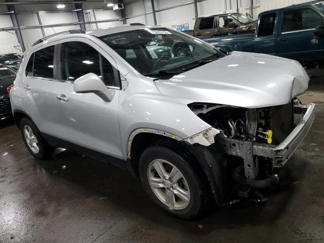 KL7CJPSBXJB671096 - 2018 CHEVROLET TRAX 1LT SILVER photo 4