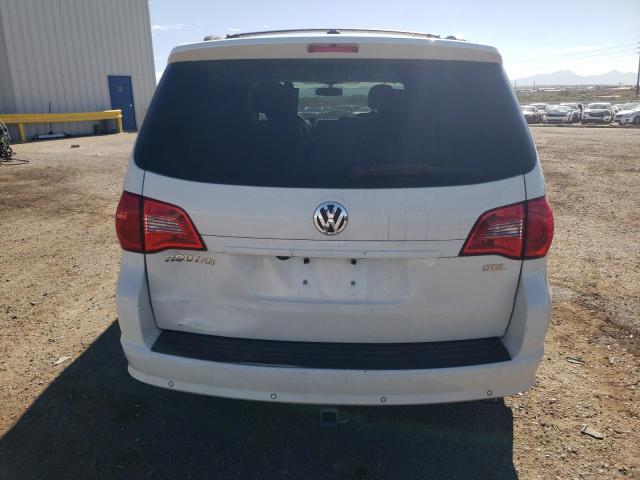 2V4RW6DX6AR218263 - 2010 VOLKSWAGEN ROUTAN SEL WHITE photo 6