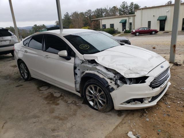 3FA6P0H76HR154382 - 2017 FORD FUSION SE WHITE photo 4