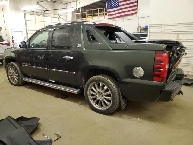 3GNTKGE79DG268172 - 2013 CHEVROLET AVALANCHE LTZ GREEN photo 2