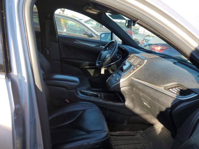 5LMCJ2C94HUL08608 - 2017 LINCOLN MKC SELECT فضي صورة 7