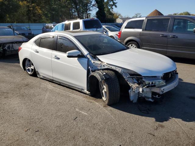 19UUB3F74HA000978 - 2017 ACURA TLX ADVANCE WHITE photo 4