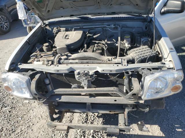 1N6DD26TX4C477961 - 2004 NISSAN FRONTIER KING CAB XE SILVER photo 11