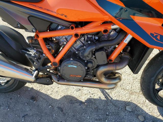 VBKV39405LM924814 - 2020 KTM 1290 SUPER DUKE R TWO TONE photo 7