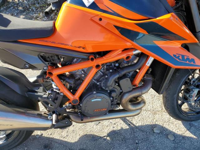 VBKV39405LM924814 - 2020 KTM 1290 SUPER DUKE R TWO TONE photo 9